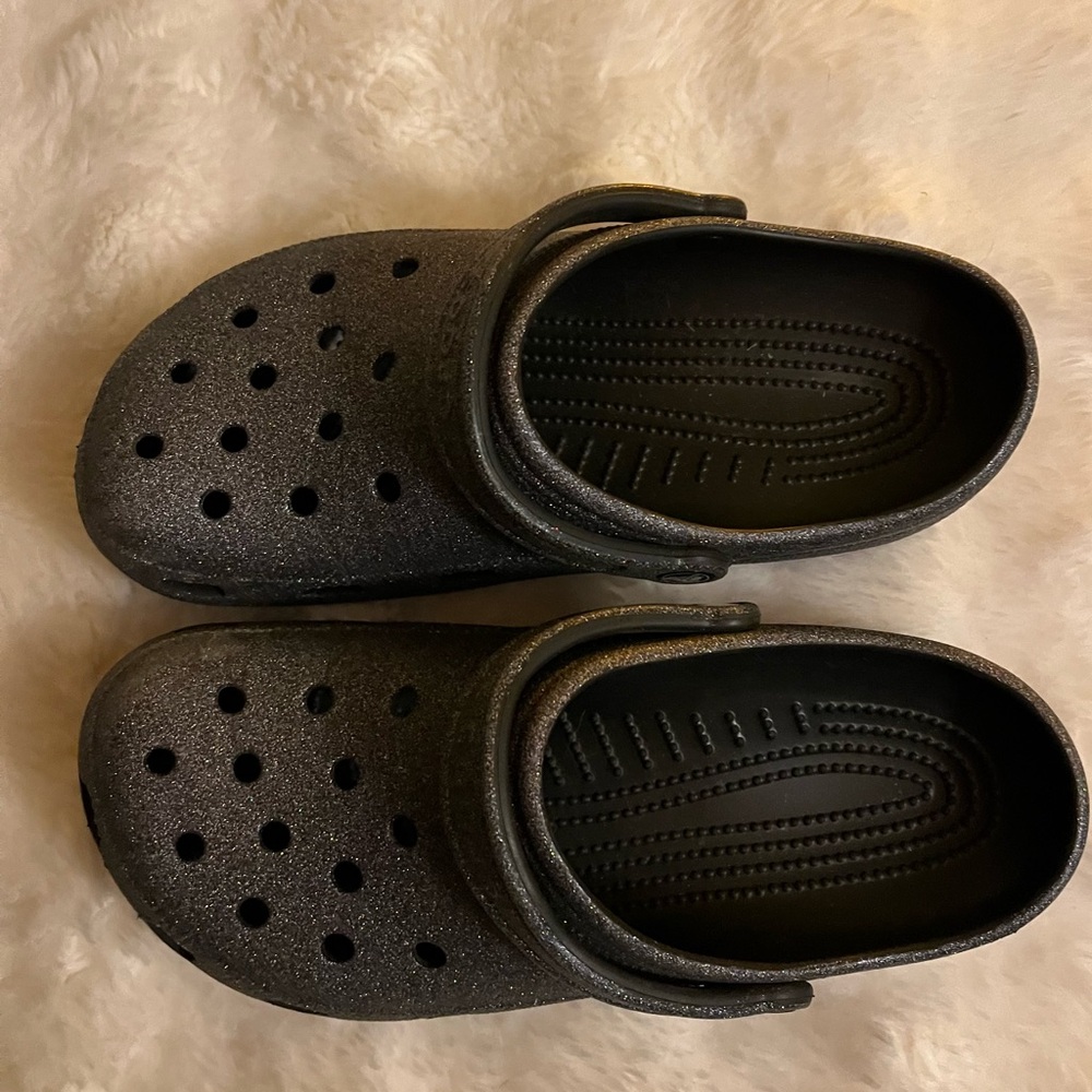 Black glitter classic crocs worn 2 times women’s size 11 🪷